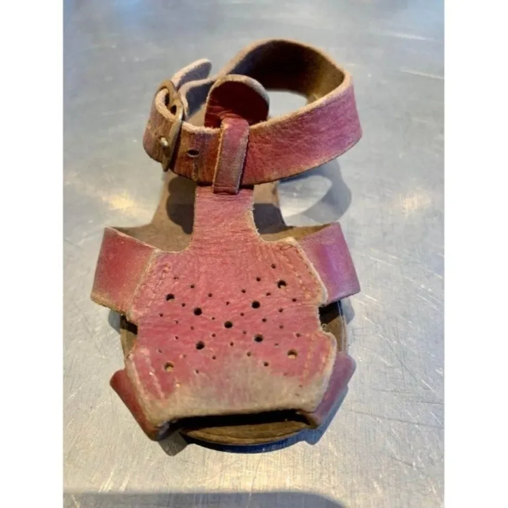 ‎Vintage red leather baby sandals